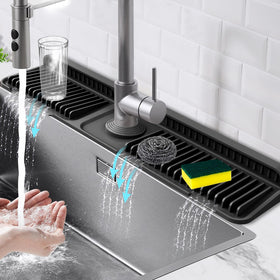 Hugro Tarfive splash guard with 7° slope directing water to the sink for cleaner counters.