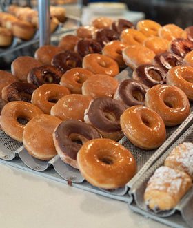 HULISEN donut cutter soft-grip handle portrait emphasizes comfortable use during long baking sessions.