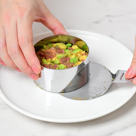 HULISEN stainless steel mousse ring for neat mousse layers and presentations.