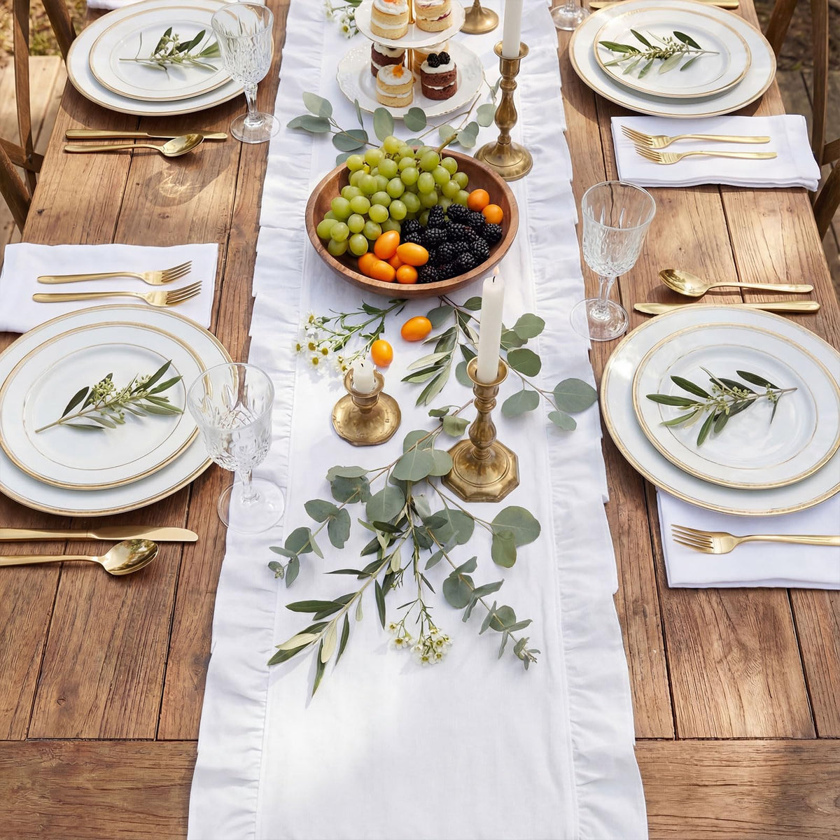 HunnmingRe farmhouse white decor pairs with modern and traditional interiors