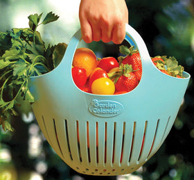 Hutzler Mini Colander collects berries and herbs with minimal dirt, ready for washing