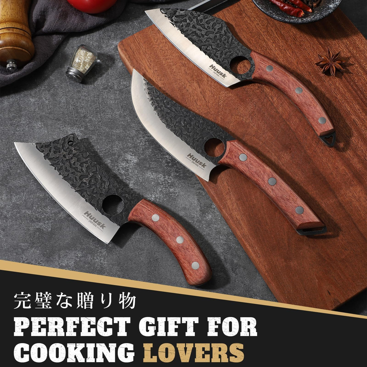 Huusk three-knife lay-out highlights versatile blades for meat, vegetables, and precision cuts.