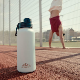 Hydrapeak easy-drinking design enables smooth pours and quick sips