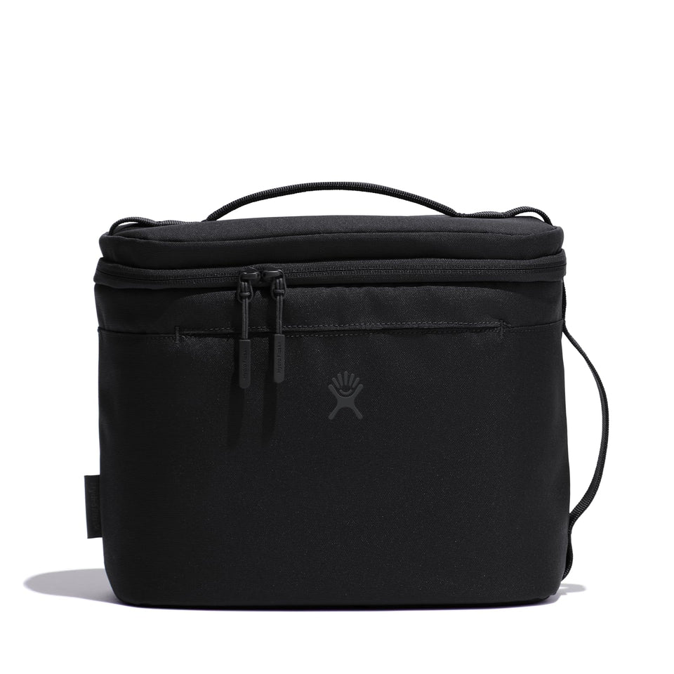 Hydro Flask Lunch Bag with 8 L capacity, ready to carry sandwiches and snacks.