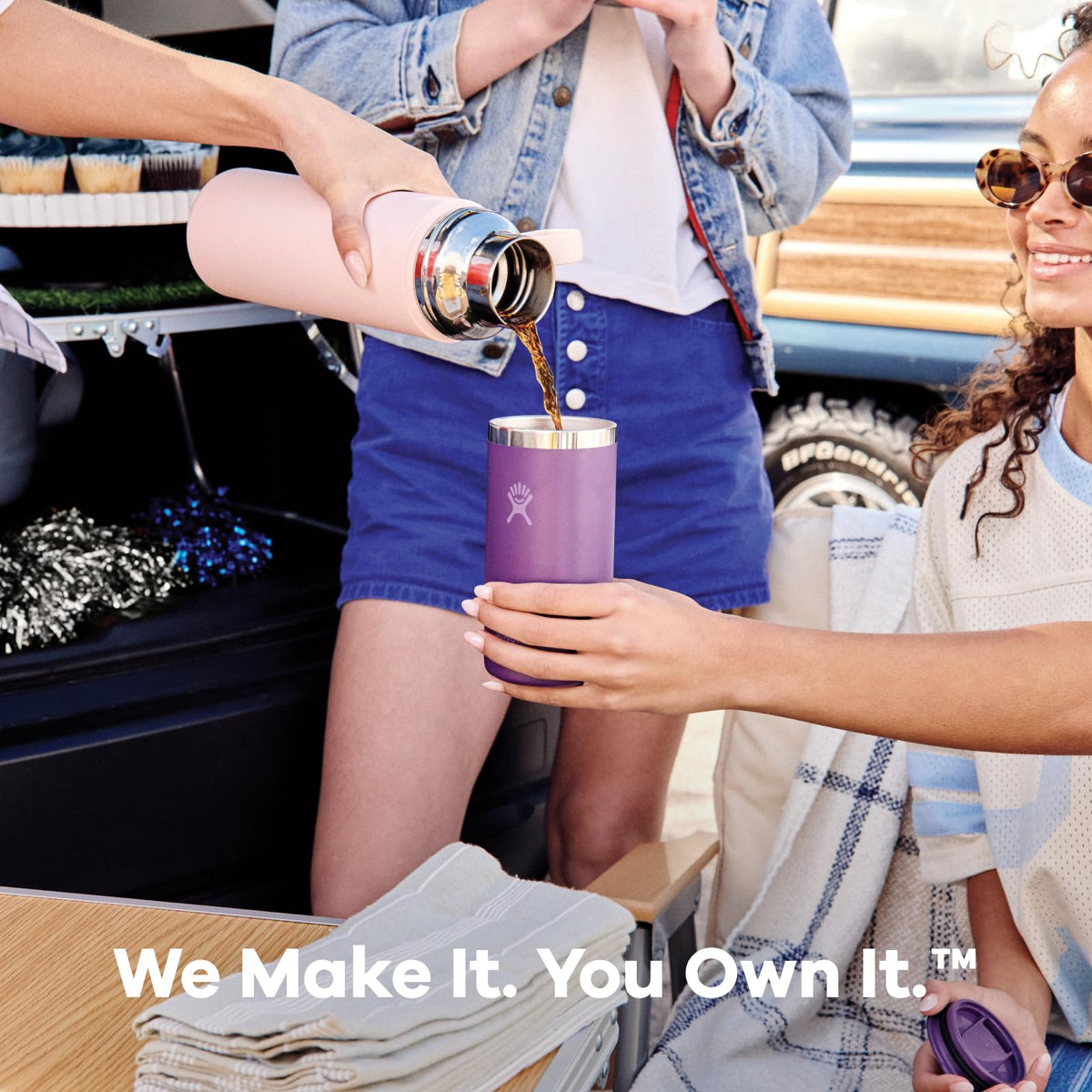 Hydro Flask travel coffee cup 20oz ergonomic grip for comfortable travel and sipping.