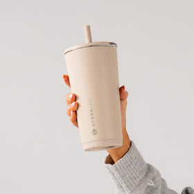 HydroJug Everyday Tumbler Dune, commute-use shot, double-wall insulation keeps temperatures.