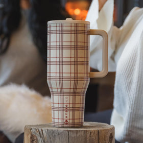 HydroJug Traveler triple-wall insulation keeps beverages at the desired temperature