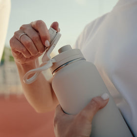 Hydrapeak 26oz cupholder-friendly bottle for commutes