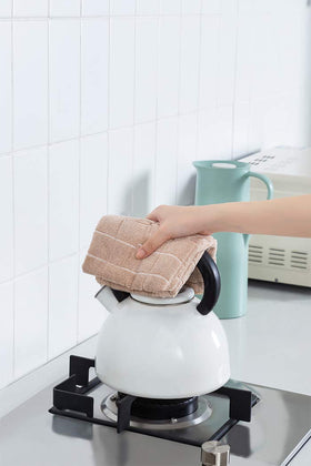 HYER KITCHEN eight-pack for convenient, lint-free kitchen drying and napkin needs.