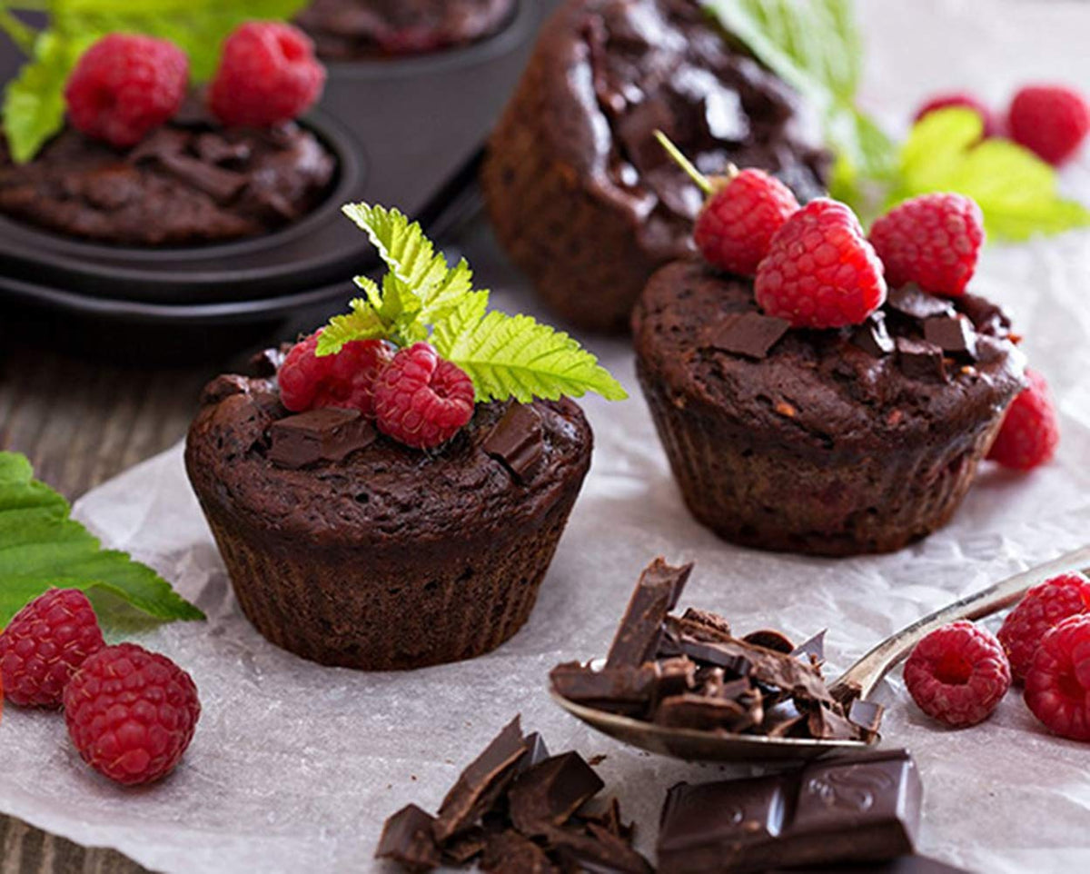 HYTK dishwasher-safe bakeware simplifies cleanup after family treats.