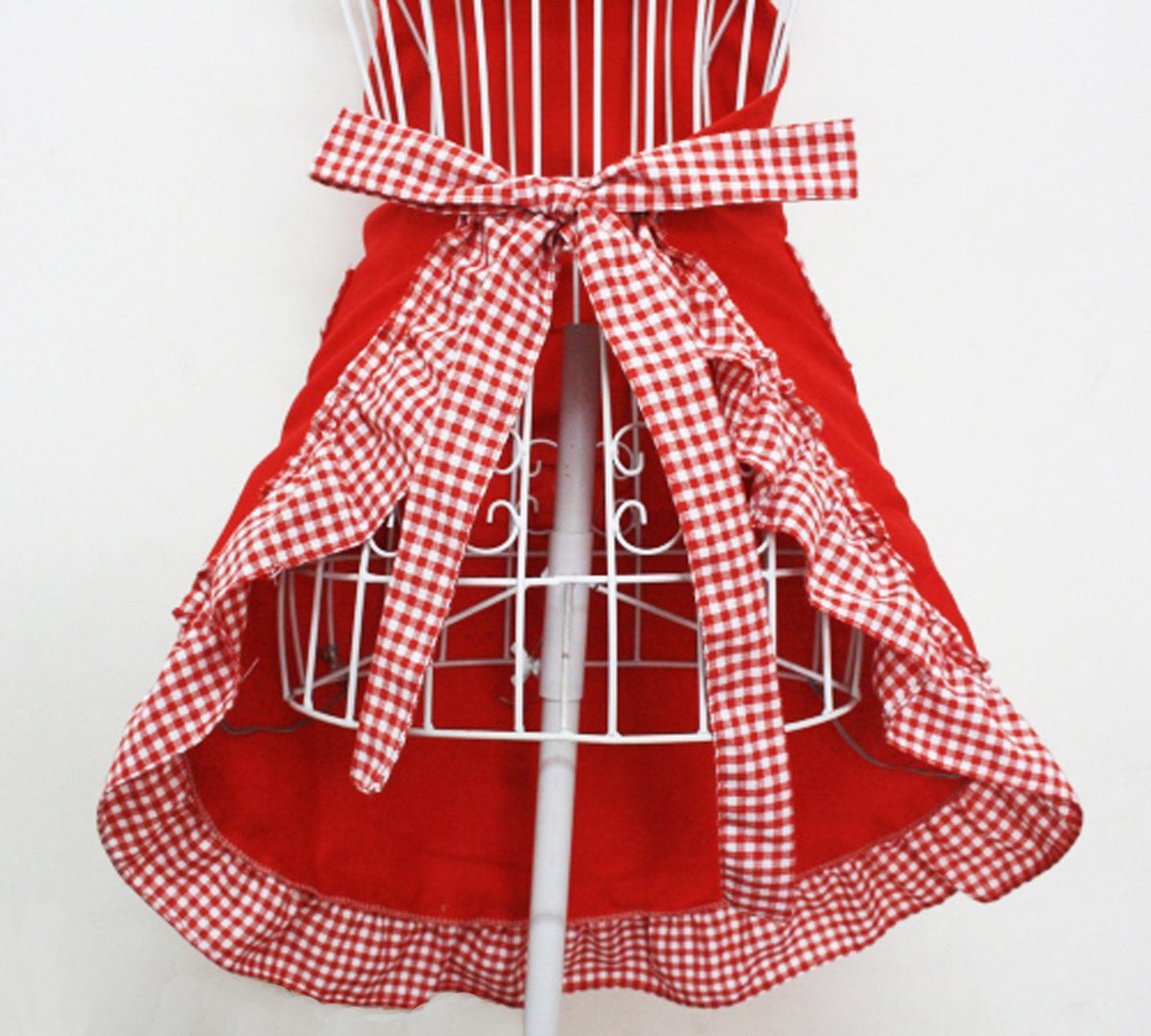 Hyzrz machine-washable apron stands up to frequent washing and everyday use.