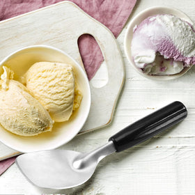 i Kito wide flat spade head cutting through hard ice cream with ease