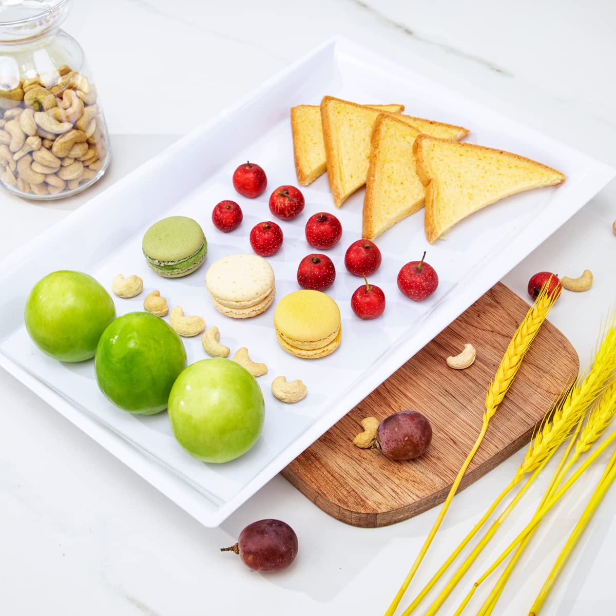I00000 durable eco-friendly plastic tray closeup, supports heavy items.