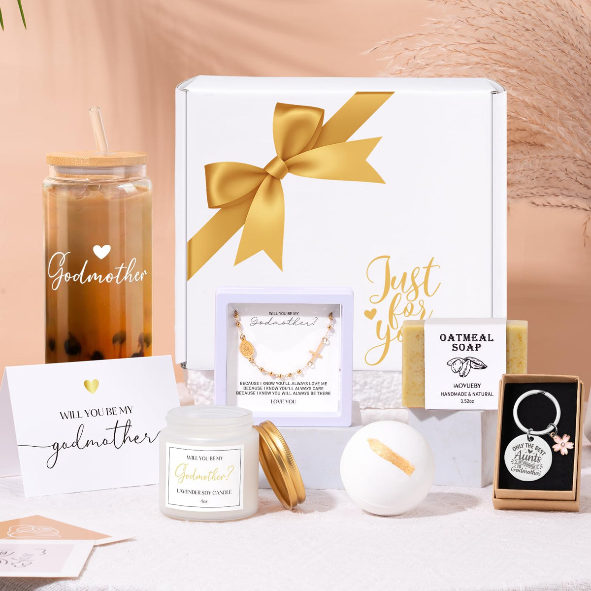 iaovueby Scented soy candle in the gift set creating a calming fragrance