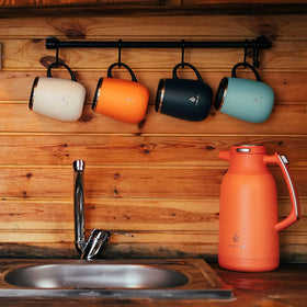 Ideus splash-proof lid minimizes spills during daily commuting.
