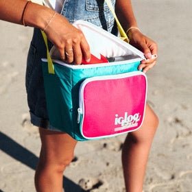 Igloo 90s Retro lunch box with dual-zip closure secures contents during transport
