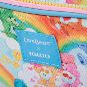Igloo leakproof-lunch-bag prevents spills during transport.