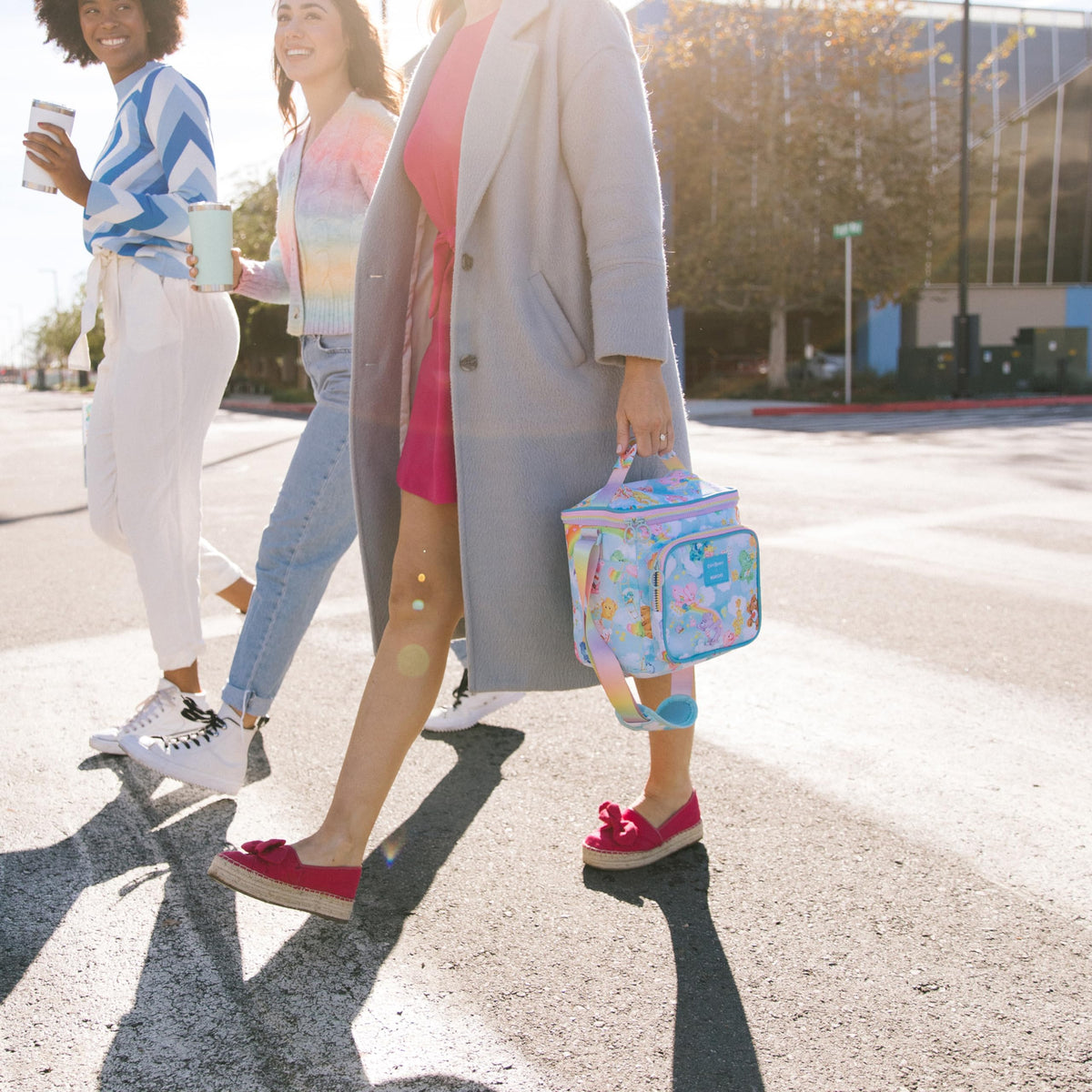 Igloo rainbow-ombre-zipper adds playful, colorful detail.