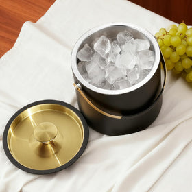 iHoo black ice bucket offers a gift-ready presentation.