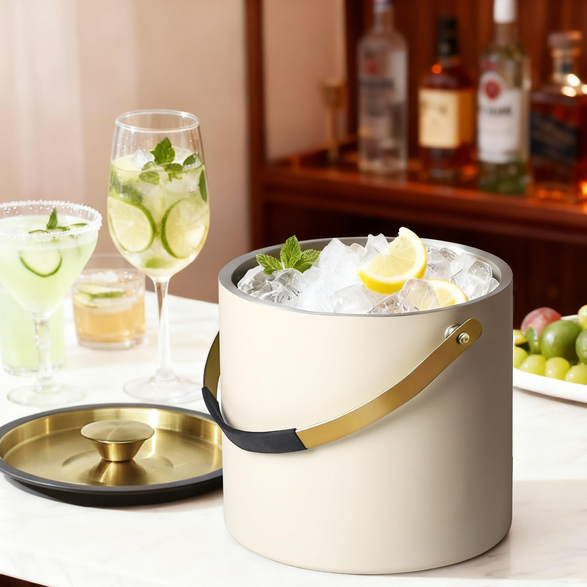 iHoo compact, versatile bucket for indoor and outdoor use.