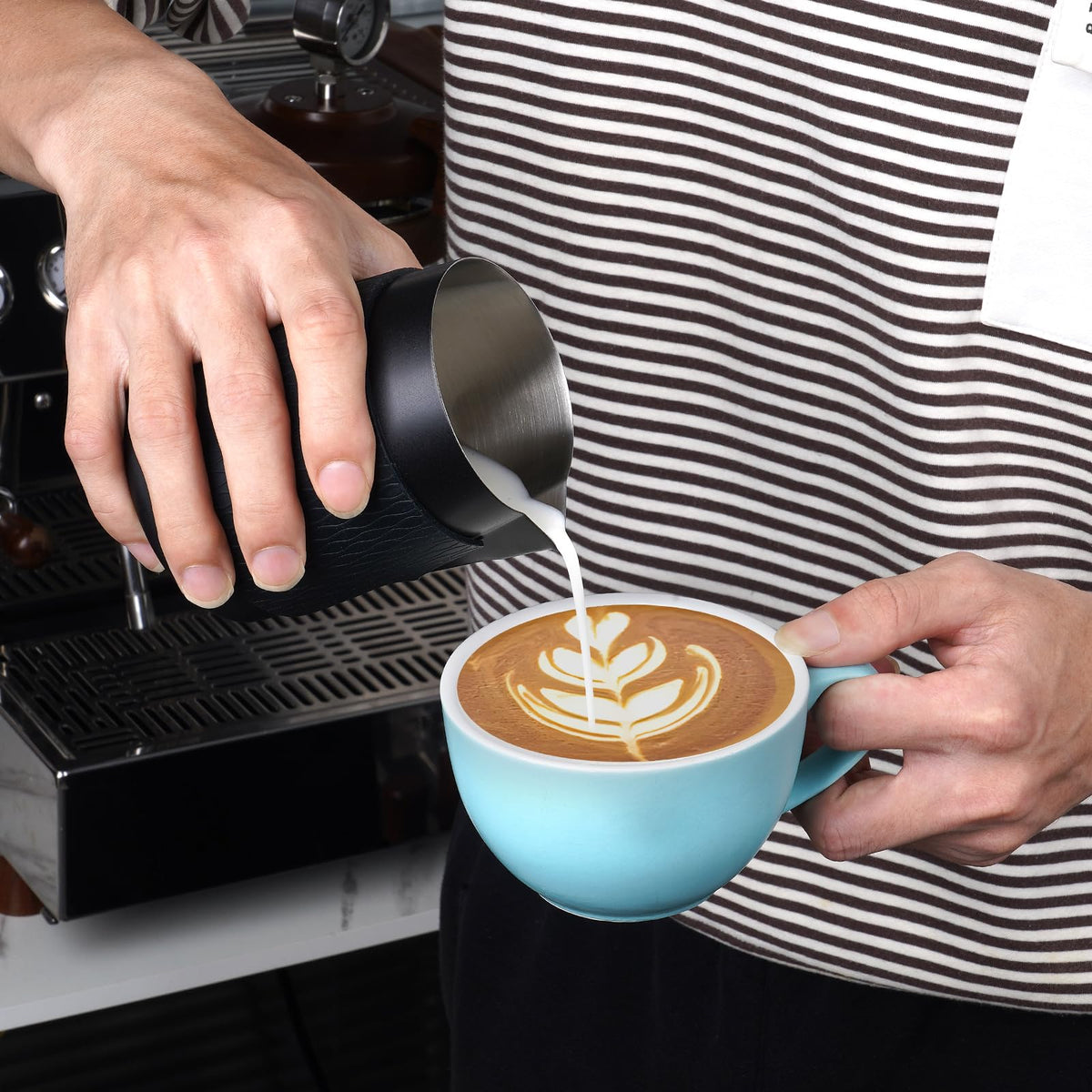 IKAPE handleless design for effortless pouring and latte art precision.