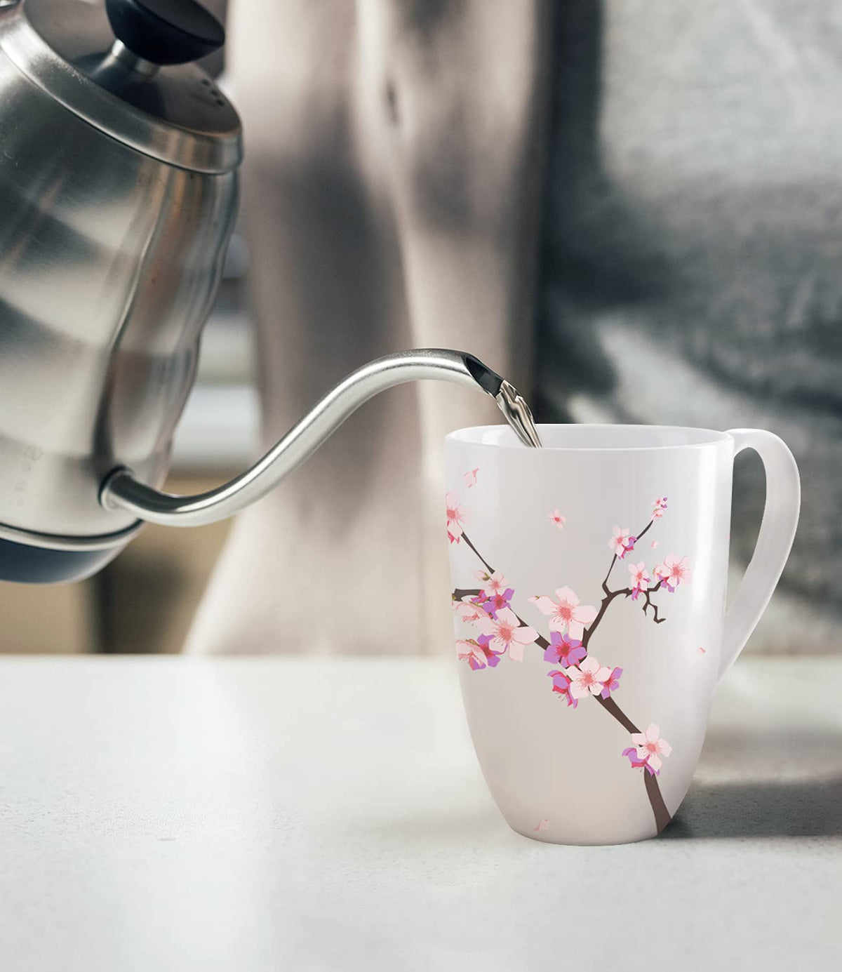 Immaculife ergonomic handle keeps hands cool while sipping