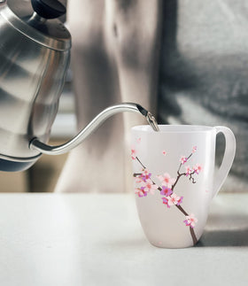 Immaculife ergonomic handle keeps hands cool while sipping