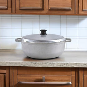 Imusa caldero handles provide a secure grip for easy serving.
