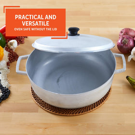 Imusa caldero glass lid with steam vent, controlling moisture while simmering.