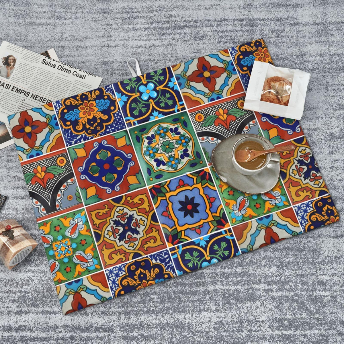indokyeyqaz Talavera Tiles Dish Drying Mat hanging tab enables fast air-drying.