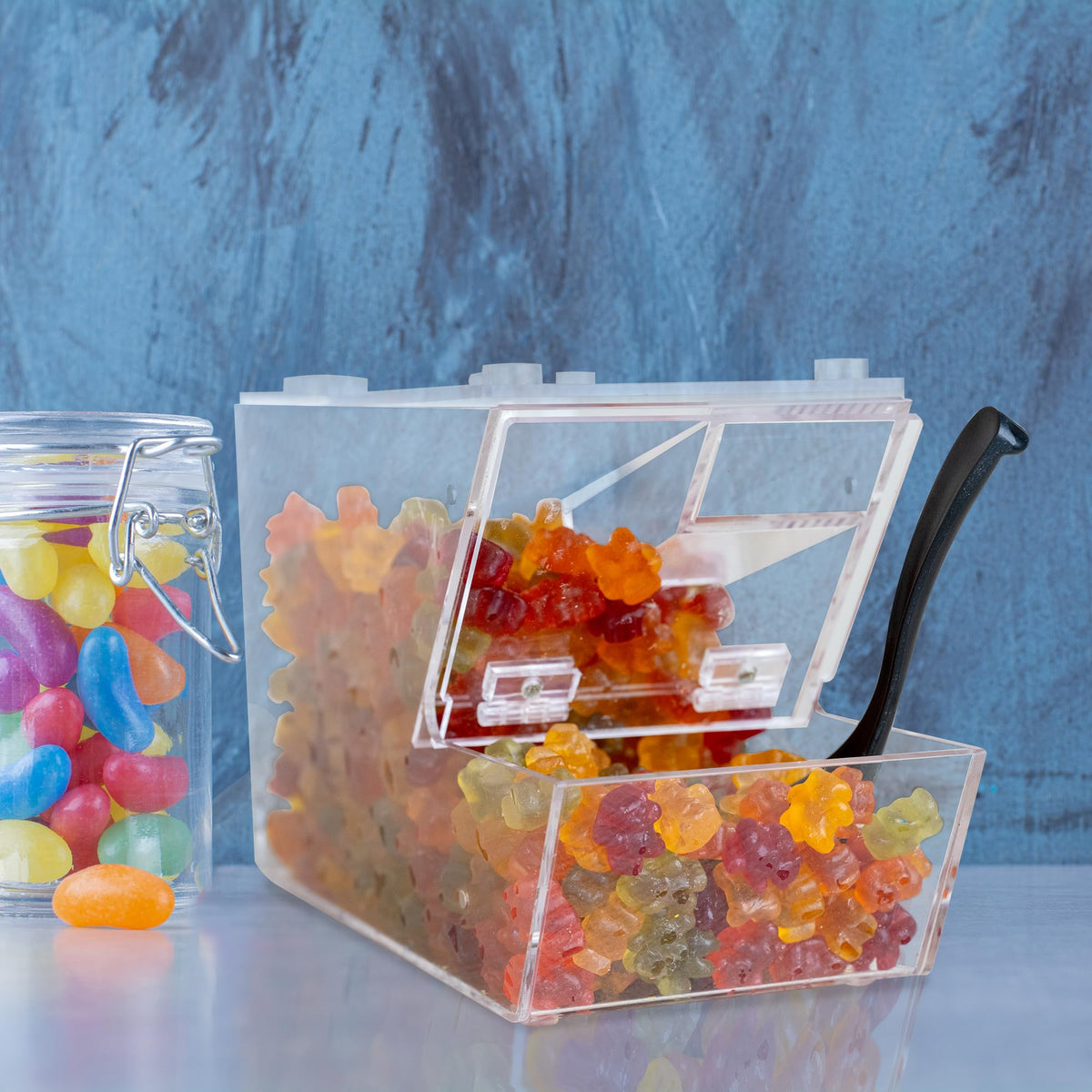 IneVibe spoon slot enhances tidiness by keeping the scoop off the counter.
