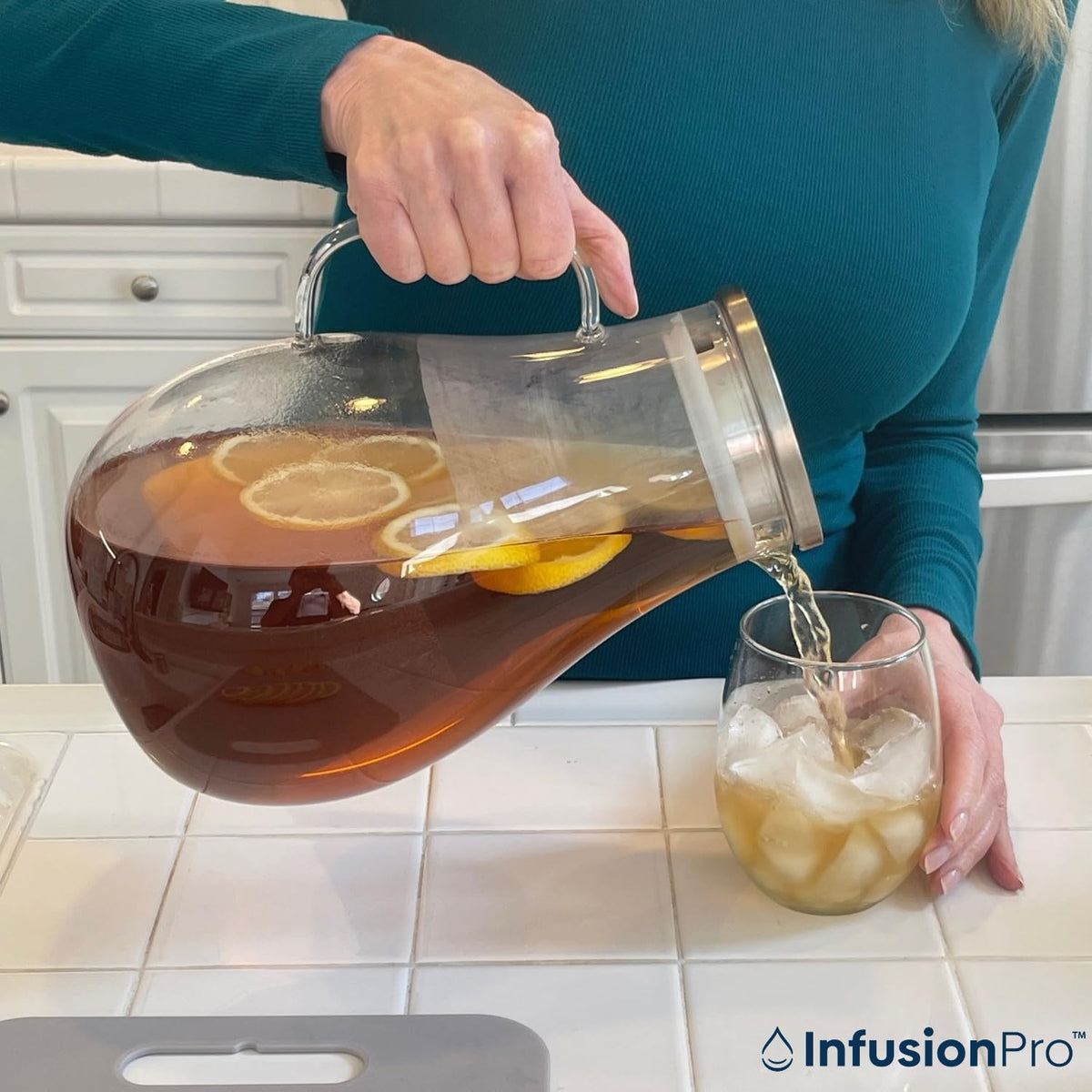 Infusion Pro heat-resistant glass suitable for hot or cold beverages.