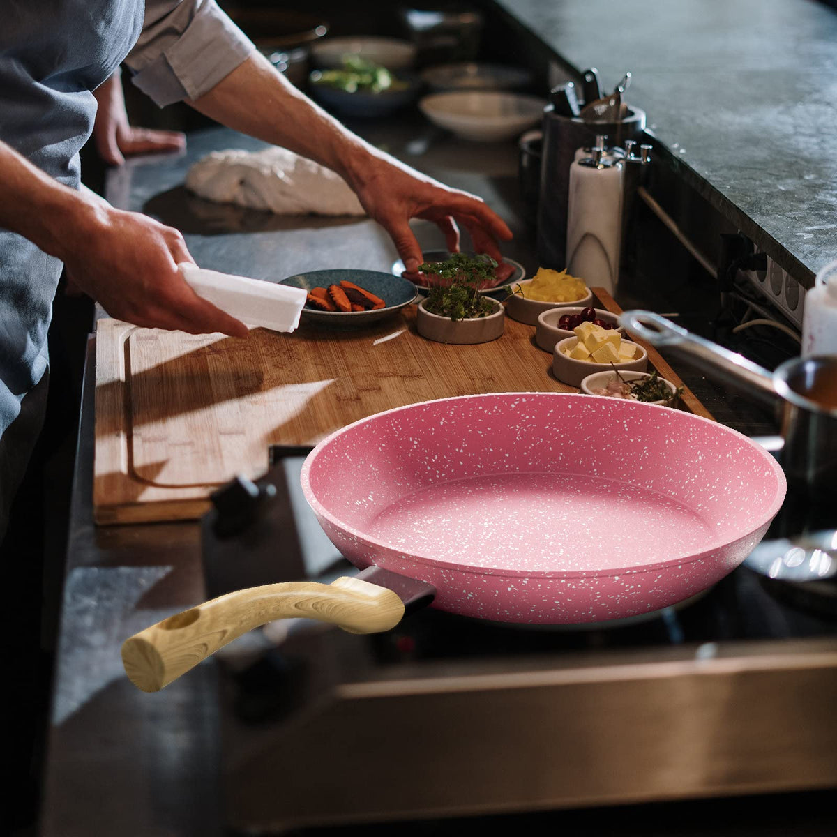 Innerwell dishwasher-safe egg pan tag indicating easy cleaning