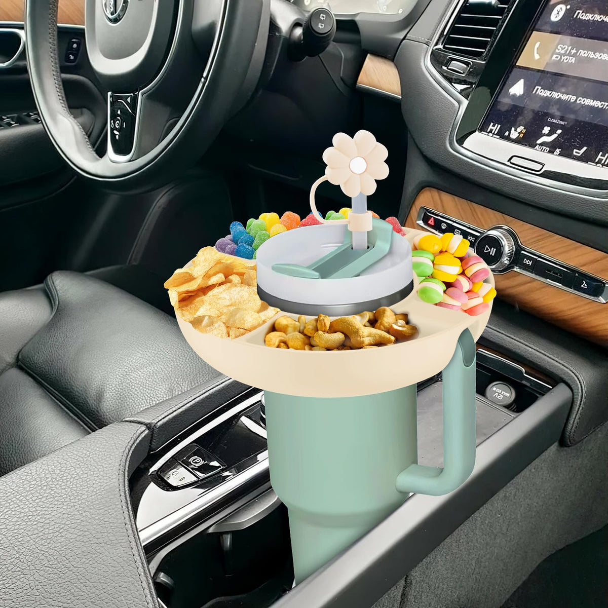 Insefocc four-compartment tray keeps snacks separated for convenient snacking.