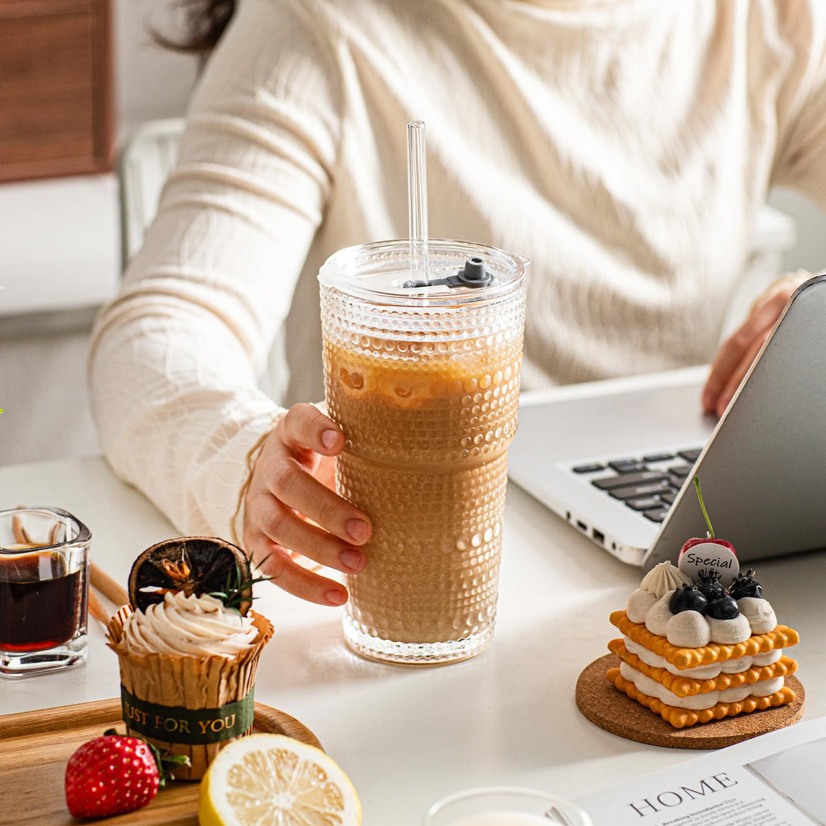 Glass straws included with INSETLAN set for plastic-free sipping.