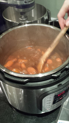 Instant Pot inner pot polished surface resists stains and odors during meals