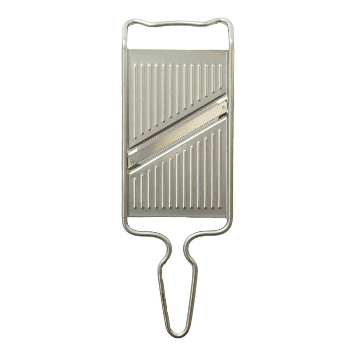 IPPINKA Japanese double-edged slicer blade angle enables precise thin slices.