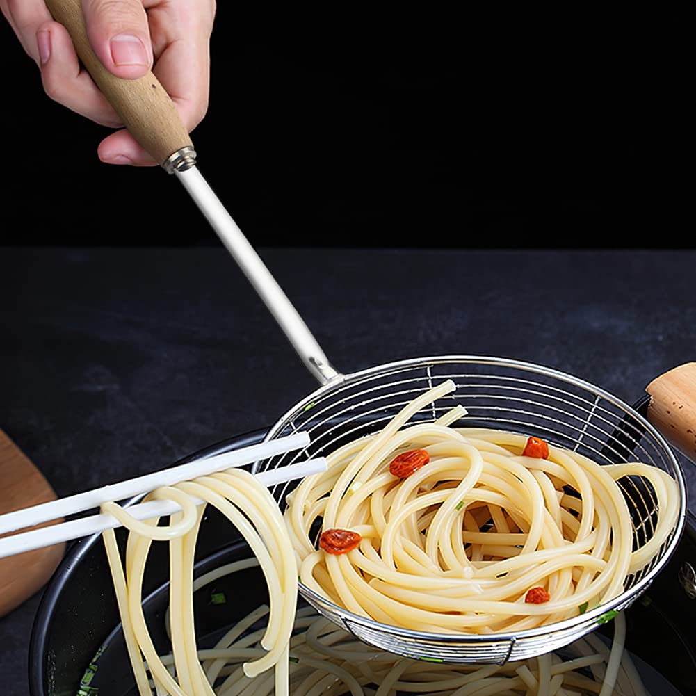 IQCWOOD spider strainer safely lifts seafood from hot oil.
