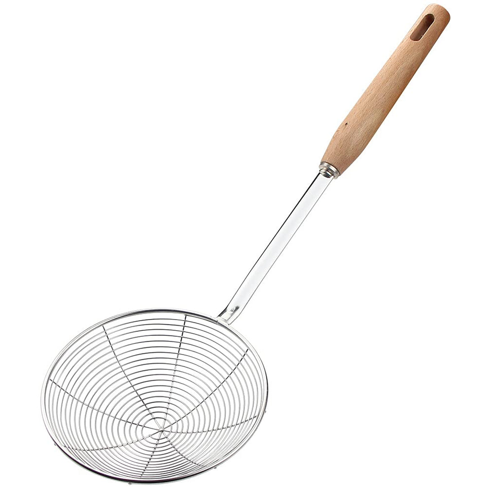 IQCWOOD spider strainer with wood handle and 5.5-inch bowl for quick fry batches.