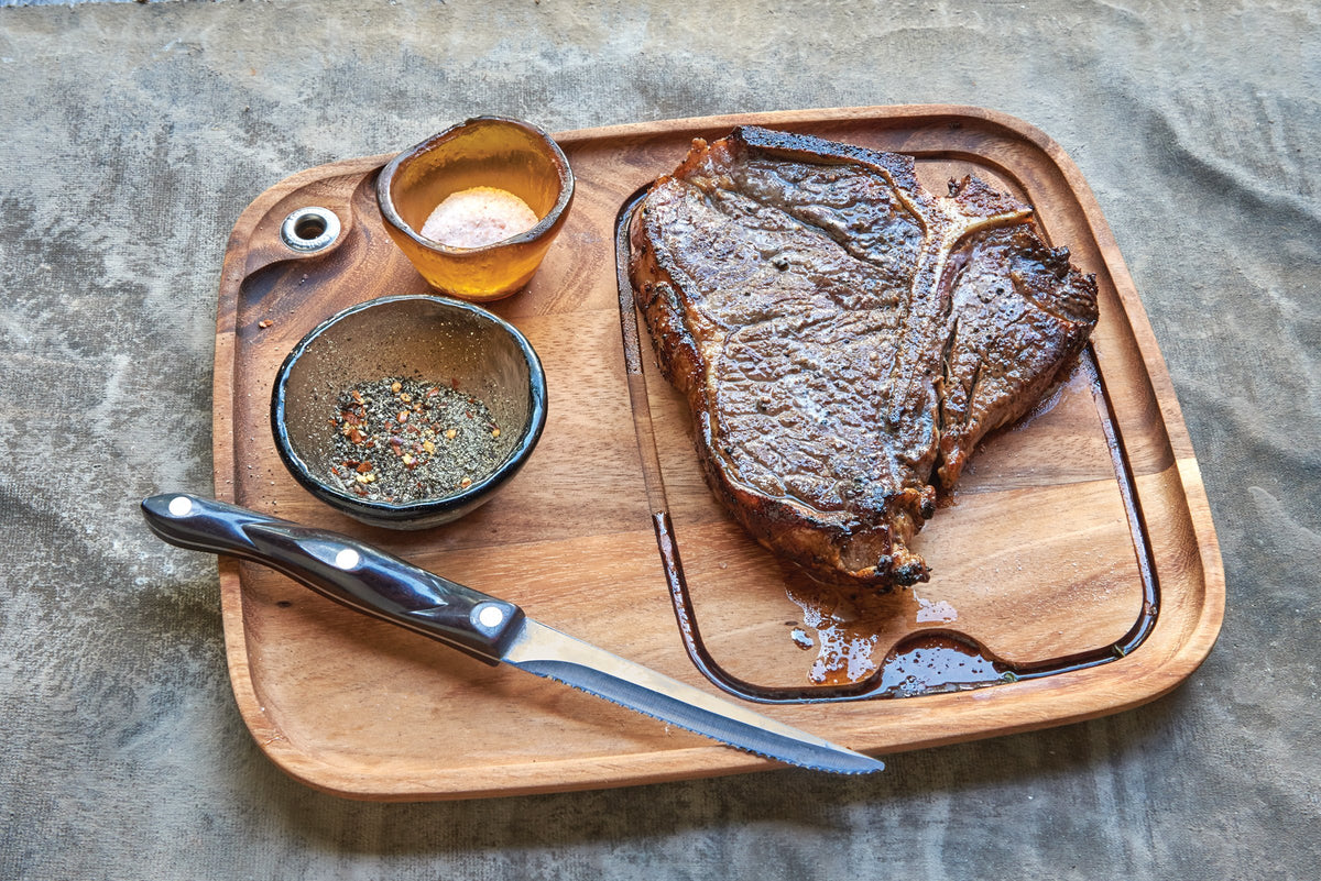Ironwood Gourmet acacia wood steak plate close-up highlighting natural grain and durability.