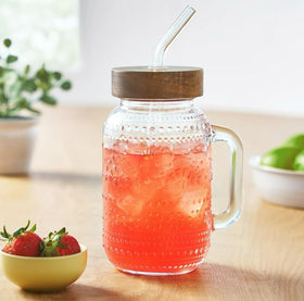 It's Brazilian Pioneer Woman glass tumbler 32oz with handle, comfortable grip on the go