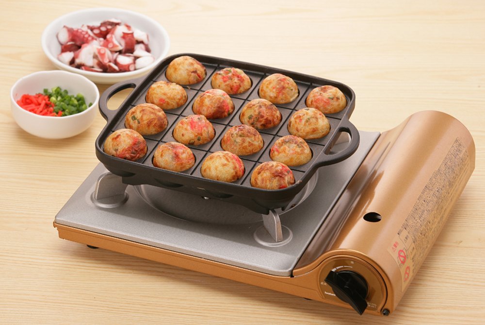 Pan placed on a cassette-feu butane stove demonstrates portable on-stove use.