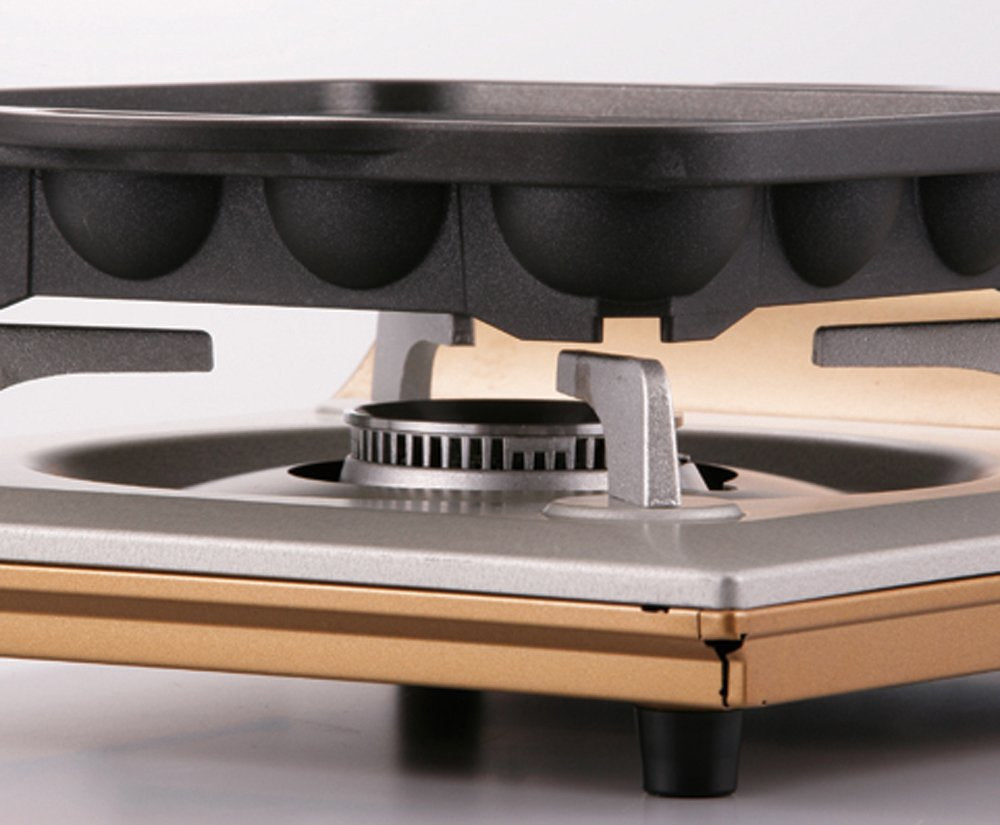 Side view of Iwatani pan highlights sturdy build and reliable heat distribution.
