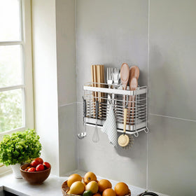 IWNTWY drain holes promote airflow to aid utensil drying.