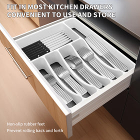 Izurok mirror-polish stainless steel flatware for modern table styling.