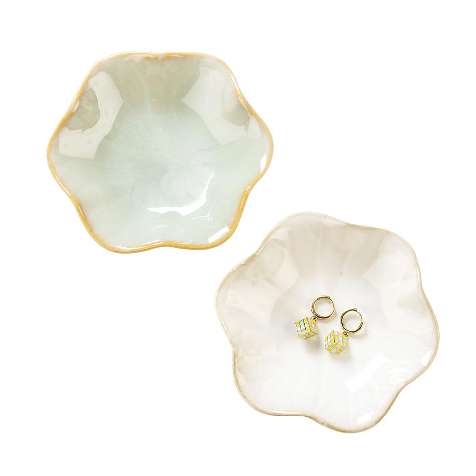 JAMEND CLXP lotus leaf ring holder dish in white and light green for elegant jewelry organization.