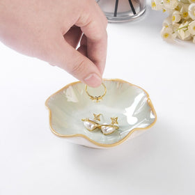 JAMEND CLXP ceramic organizer keeps rings and earrings neatly stored.