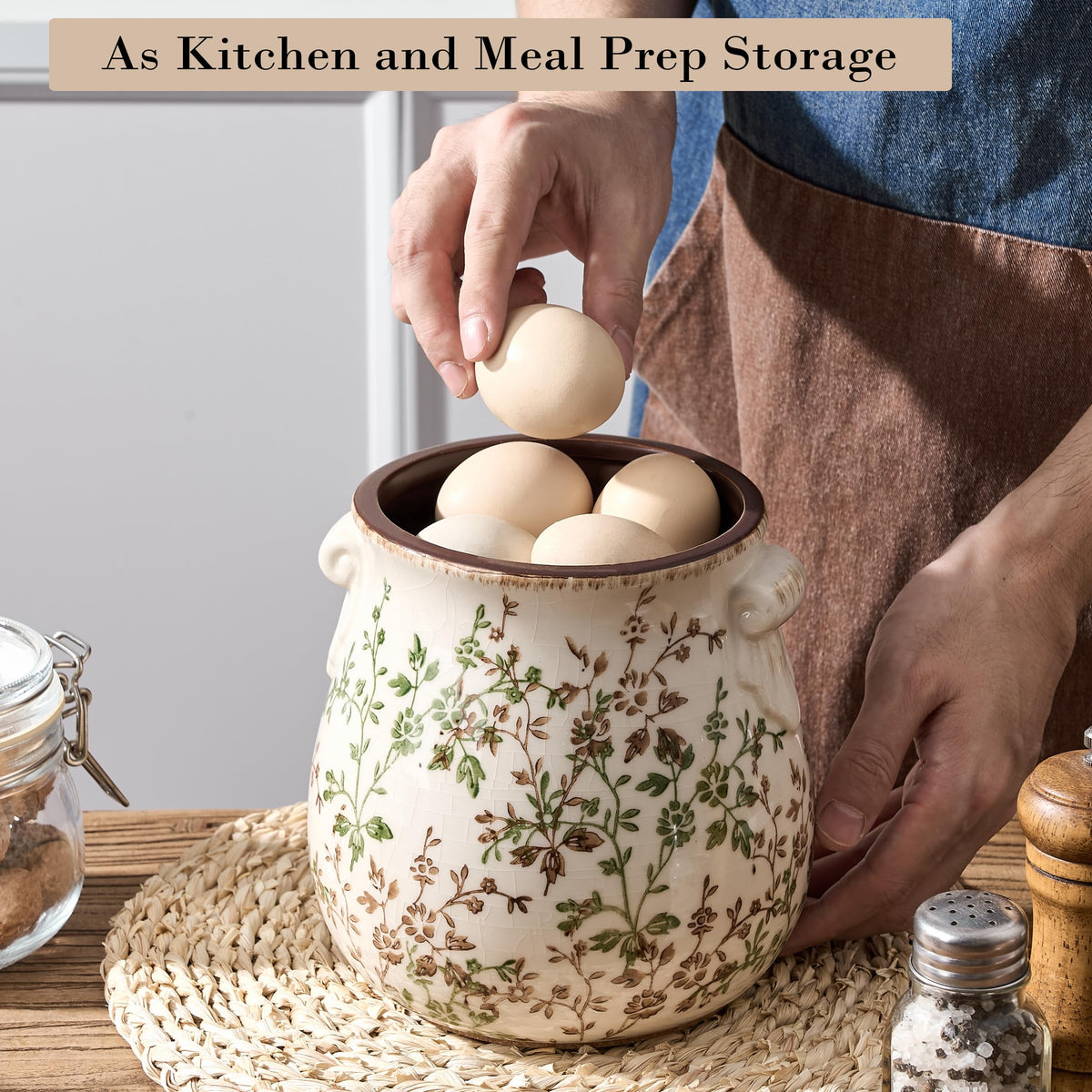 Jemirry versatile holder doubles as vase or small-item storage.