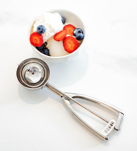Jenaluca release-mechanism ice cream scoop delivers clean release every time.