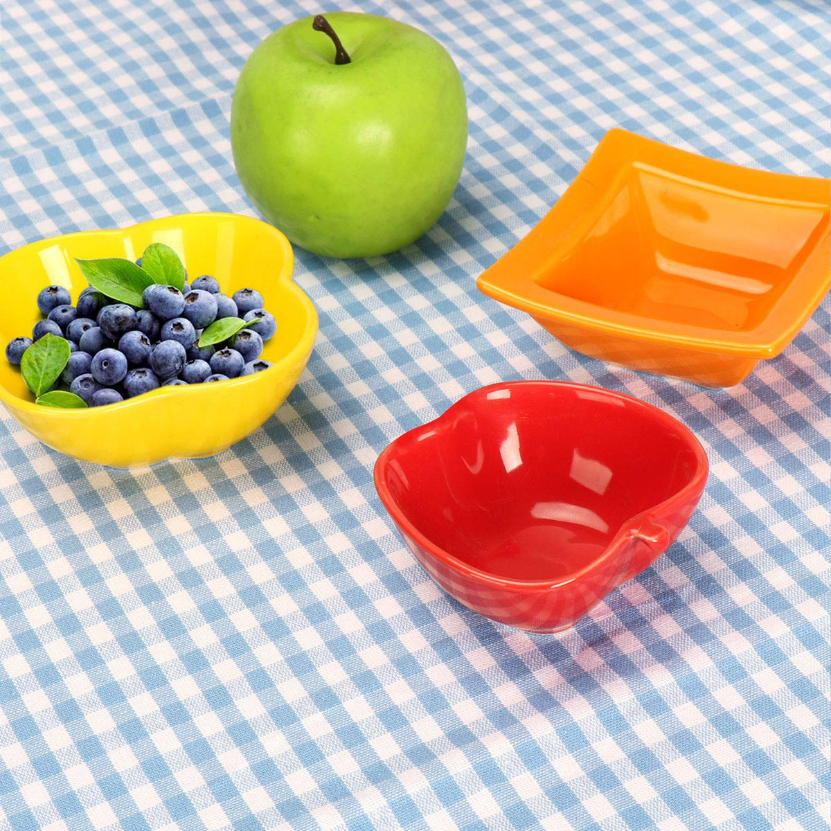 Jennice House care-friendly, machine washable cotton tablecloth with durable weave.